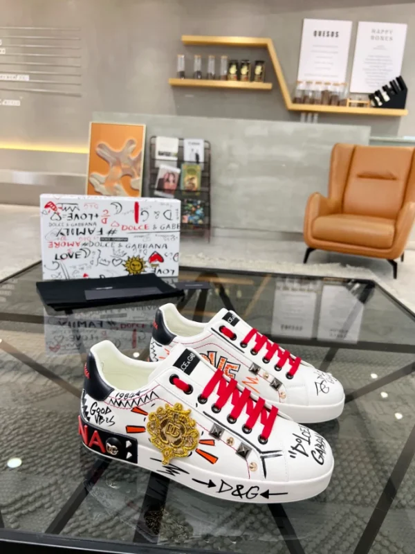 CHRISTIAN LOUBOUTIN LOW TOP SNEAKER – CL153