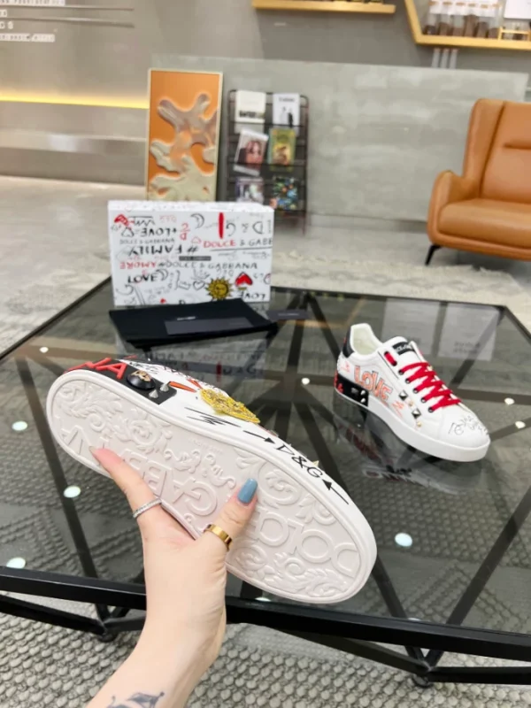 CHRISTIAN LOUBOUTIN LOW TOP SNEAKER – CL153 - Image 8