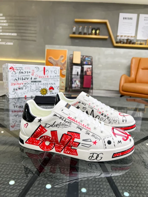 CHRISTIAN LOUBOUTIN LOW TOP SNEAKER – CL154