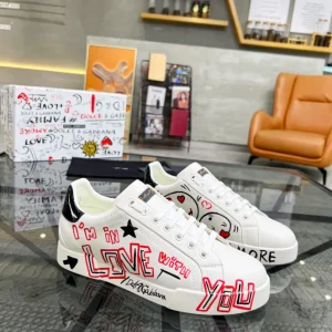 CHRISTIAN LOUBOUTIN LOW TOP SNEAKER – CL155