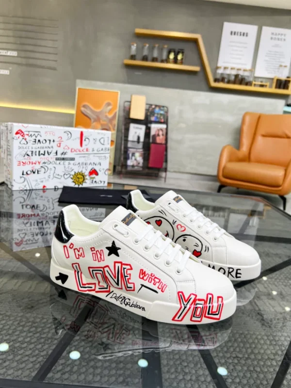 CHRISTIAN LOUBOUTIN LOW TOP SNEAKER – CL155