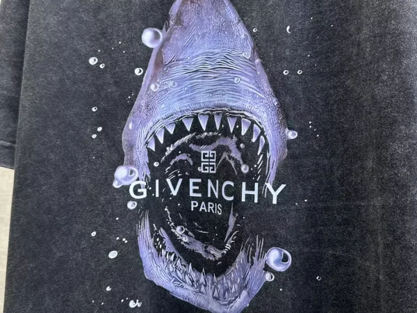 Givenchy T-shirt – GVS62 - Image 4