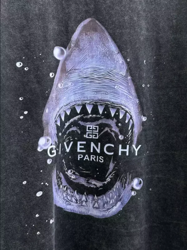 Givenchy T-shirt – GVS62 - Image 5