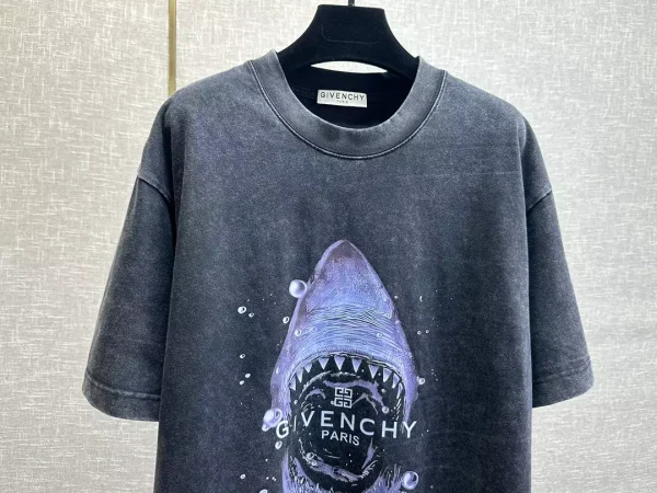 Givenchy T-shirt – GVS62 - Image 6
