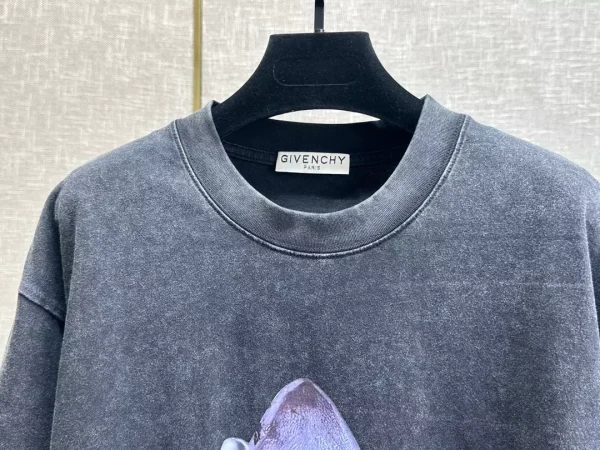 Givenchy T-shirt – GVS62 - Image 8