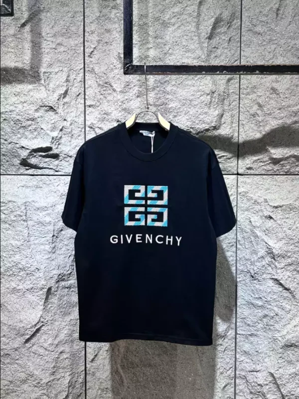 Givenchy T-shirt – GVS40