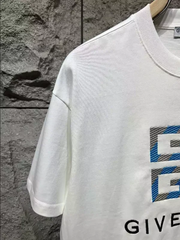 Givenchy T-shirt – GVS41 - Image 5