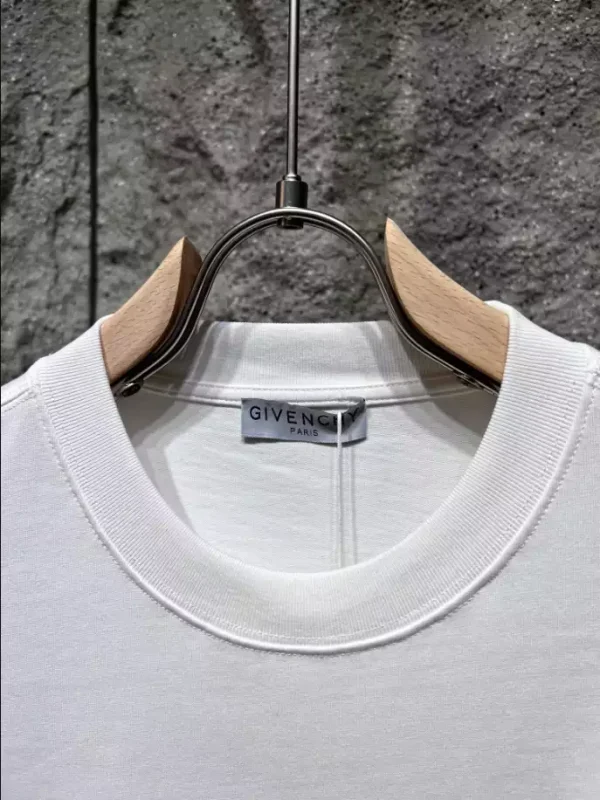 Givenchy T-shirt – GVS41 - Image 6