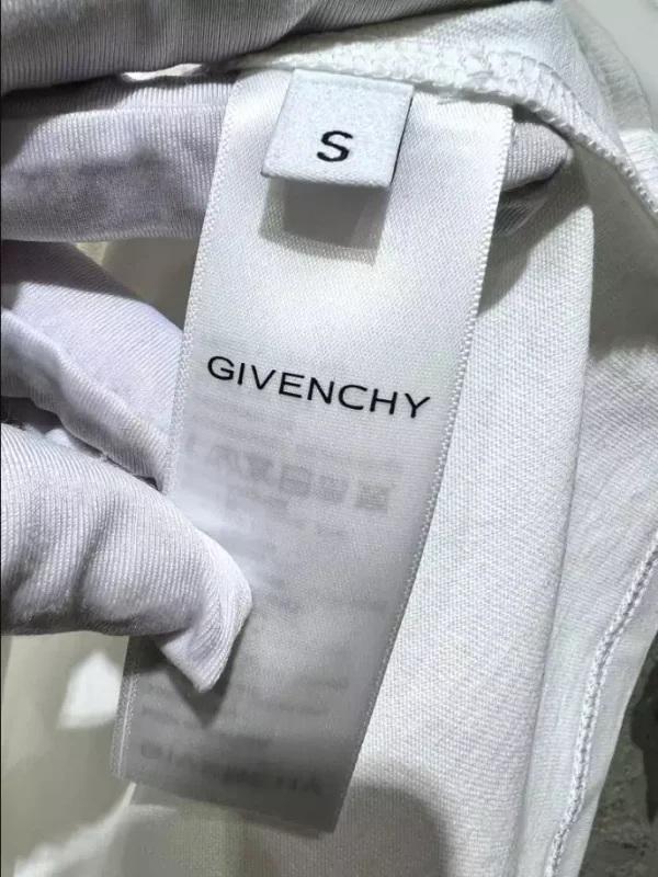 Givenchy T-shirt – GVS41 - Image 8