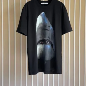 Givenchy T-shirt – GVS44