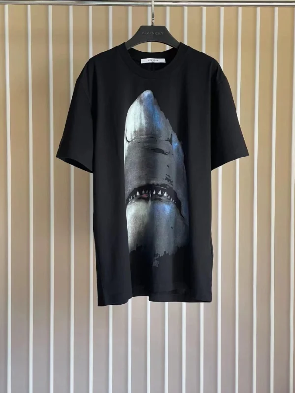 Givenchy T-shirt – GVS44