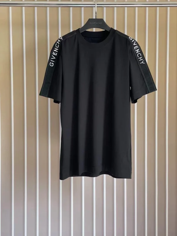 Givenchy T-shirt – GVS46