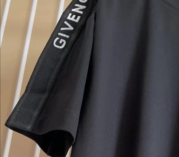 Givenchy T-shirt – GVS46 - Image 8