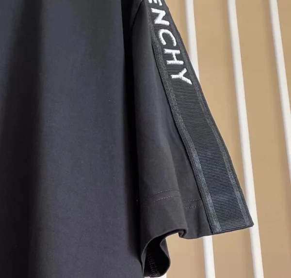 Givenchy T-shirt – GVS46 - Image 9