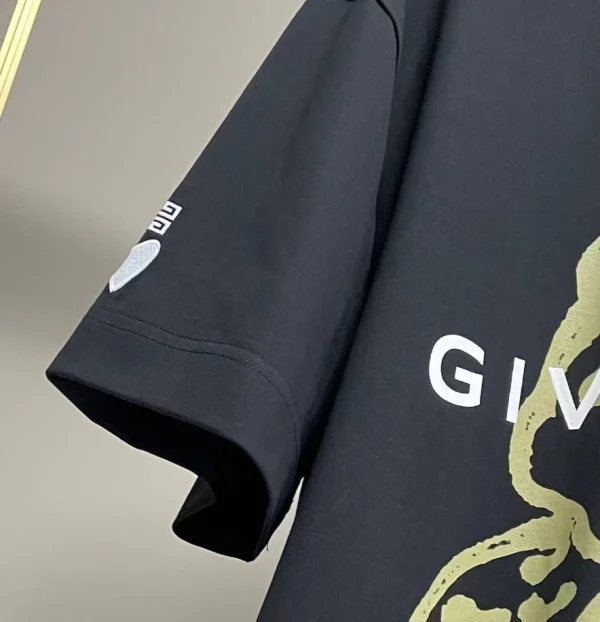 Givenchy T-shirt – GVS54 - Image 4