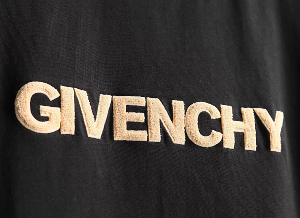 Givenchy T-shirt – GVS77 - Image 6