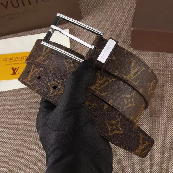 LOUIS VUITTON BELT – B0240