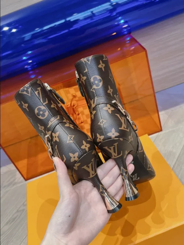LOUIS VUITTON BOOT – WLS011 - Image 5
