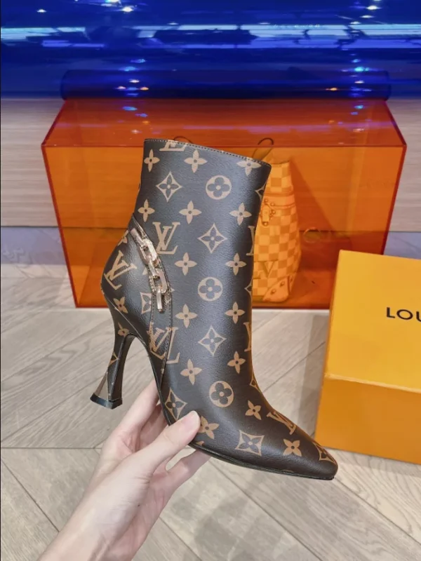 LOUIS VUITTON BOOT – WLS011 - Image 2