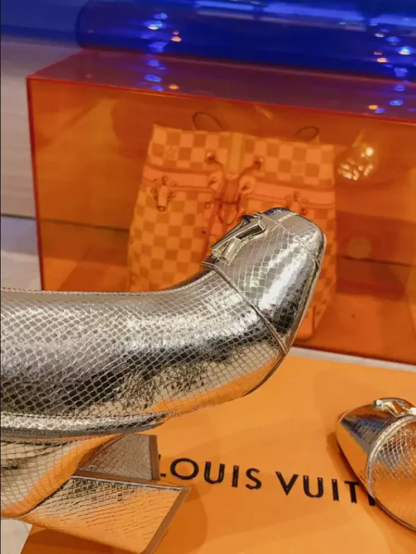 LOUIS VUITTON BOOT – WLS025 - Image 3