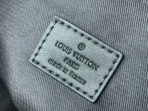 LOUIS VUITTON COMET CALF LEATHER BACKPACK IN BLACK – WLM512 - Image 7