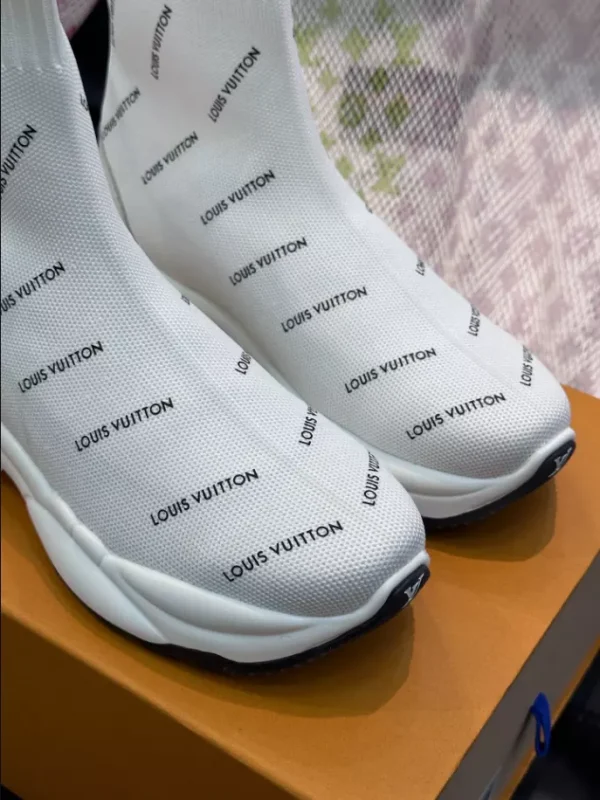 LOUIS VUITTON HIGH-TOP SNEAKER – LSVT339 - Image 3