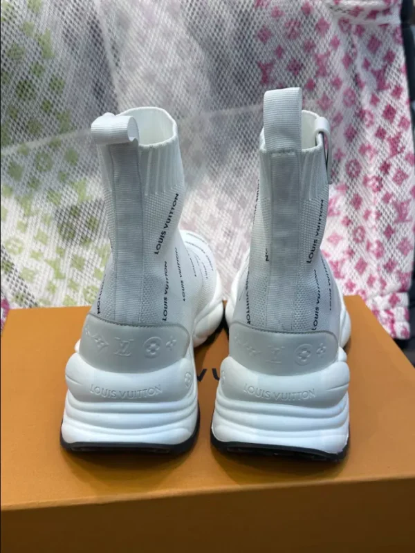 LOUIS VUITTON HIGH-TOP SNEAKER – LSVT339 - Image 7