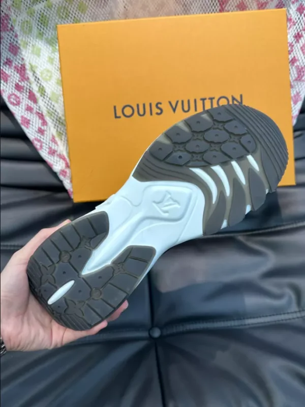 LOUIS VUITTON HIGH-TOP SNEAKER – LSVT339 - Image 8