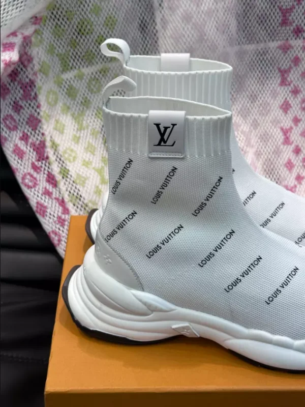 LOUIS VUITTON HIGH-TOP SNEAKER – LSVT339 - Image 4