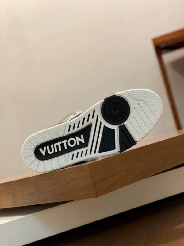 LOUIS VUITTON HIGH-TOP SNEAKERS – LSVT396 - Image 7