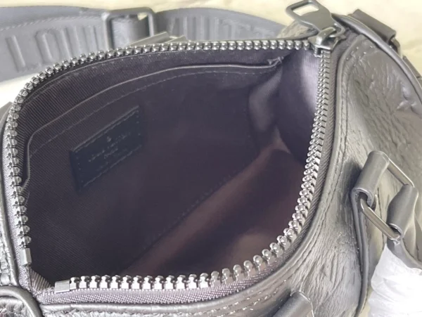 LOUIS VUITTON KEEPALL BANDOULIÈRE 25 BAG TAURILLON MONOGRAM – WLM555 - Image 3