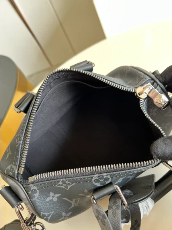 LOUIS VUITTON KEEPALL BANDOULIÈRE 25 MONOGRAM ECLIPSE CANVAS – WLM563 - Image 4