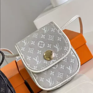 LOUIS VUITTON POCHETTE CANCUN POUCH SHOULDER BAG – WLM597