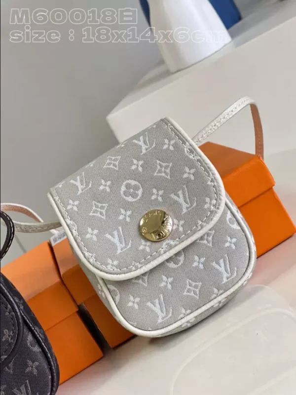 LOUIS VUITTON POCHETTE CANCUN POUCH SHOULDER BAG – WLM597