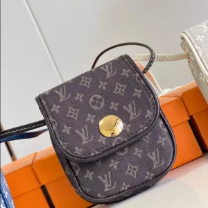 LOUIS VUITTON POCHETTE CANCUN POUCH SHOULDER BAG – WLM598
