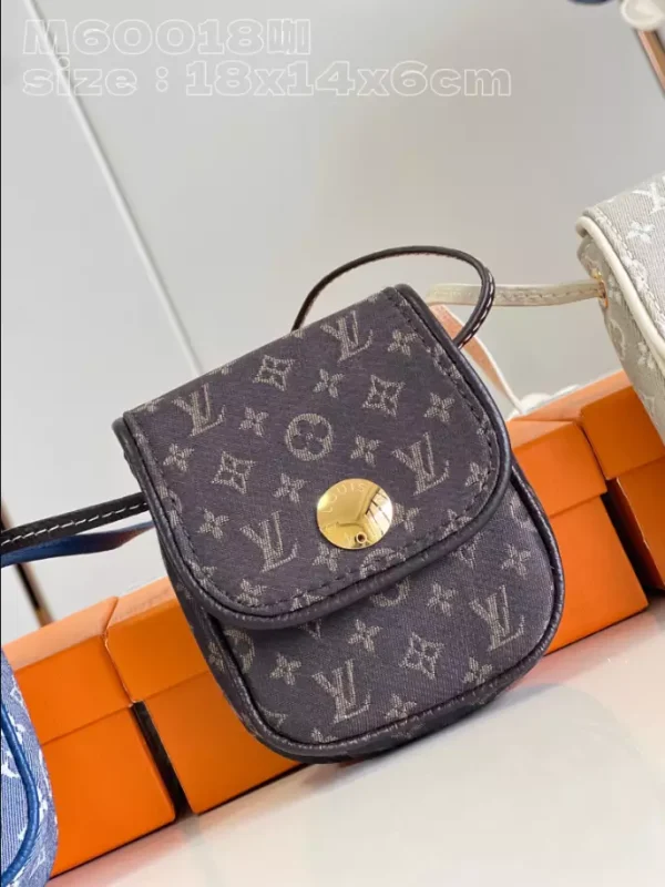 LOUIS VUITTON POCHETTE CANCUN POUCH SHOULDER BAG – WLM598