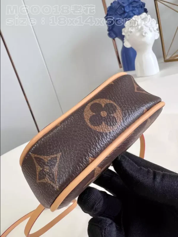 LOUIS VUITTON POCHETTE CANCUN POUCH SHOULDER BAG – WLM599 - Image 4