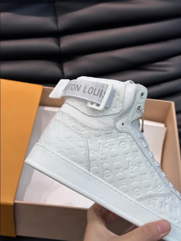 LOUIS VUITTON RIVOLI SNEAKER BOOT IN WHITE – LSVT328 - Image 4