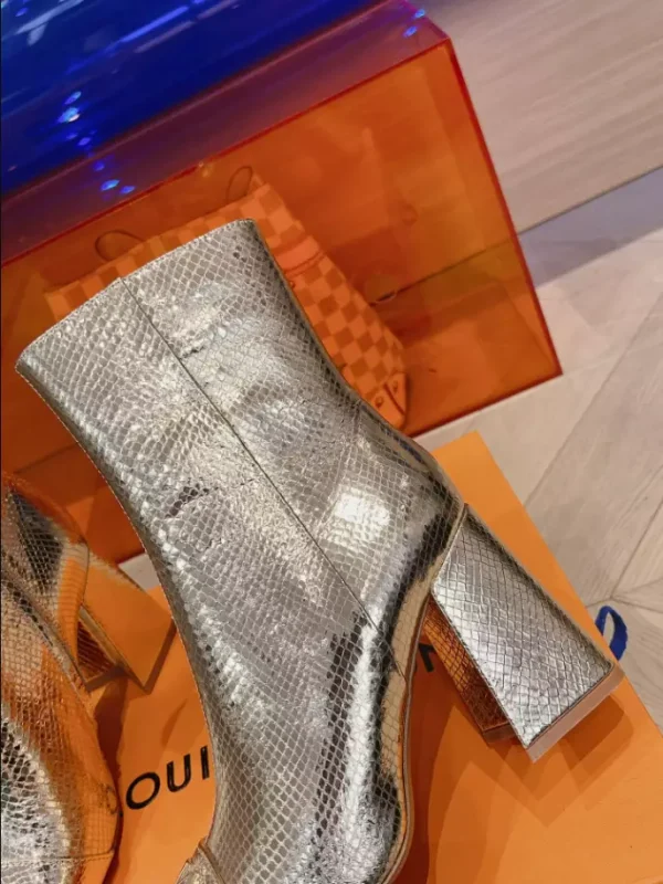 LOUIS VUITTON SHAKE ANKLE BOOT – WLS016 - Image 7