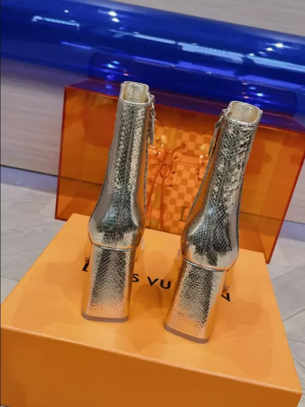 LOUIS VUITTON SHAKE ANKLE BOOT – WLS016 - Image 9