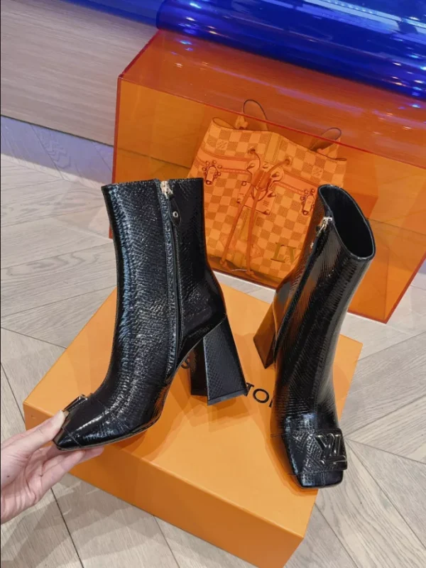 LOUIS VUITTON SHAKE ANKLE BOOT – WLS017 - Image 6
