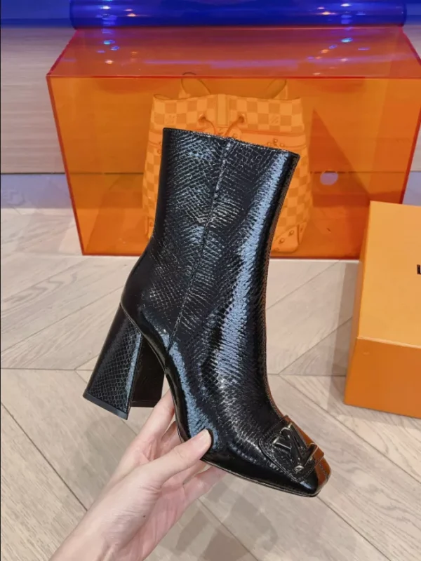 LOUIS VUITTON SHAKE ANKLE BOOT – WLS017 - Image 2