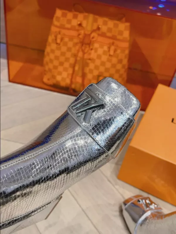 LOUIS VUITTON SHAKE ANKLE BOOT – WLS018 - Image 4