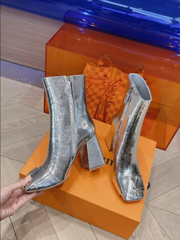 LOUIS VUITTON SHAKE ANKLE BOOT – WLS018 - Image 3