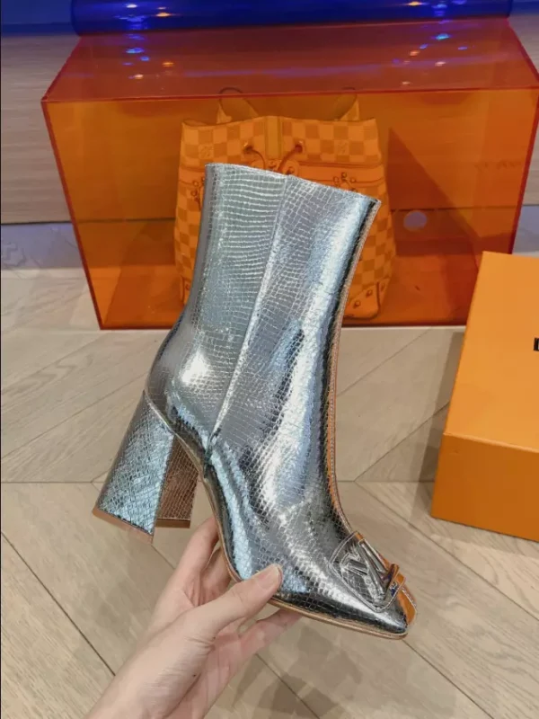LOUIS VUITTON SHAKE ANKLE BOOT – WLS018 - Image 2