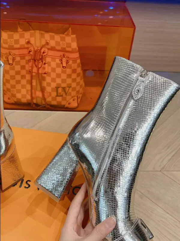 LOUIS VUITTON SHAKE ANKLE BOOT – WLS018 - Image 9