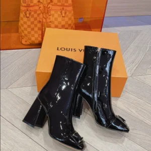 LOUIS VUITTON SHAKE ANKLE BOOT – WLS019