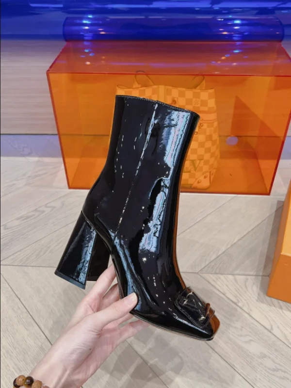 LOUIS VUITTON SHAKE ANKLE BOOT – WLS019 - Image 2