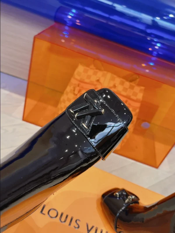 LOUIS VUITTON SHAKE ANKLE BOOT – WLS019 - Image 6