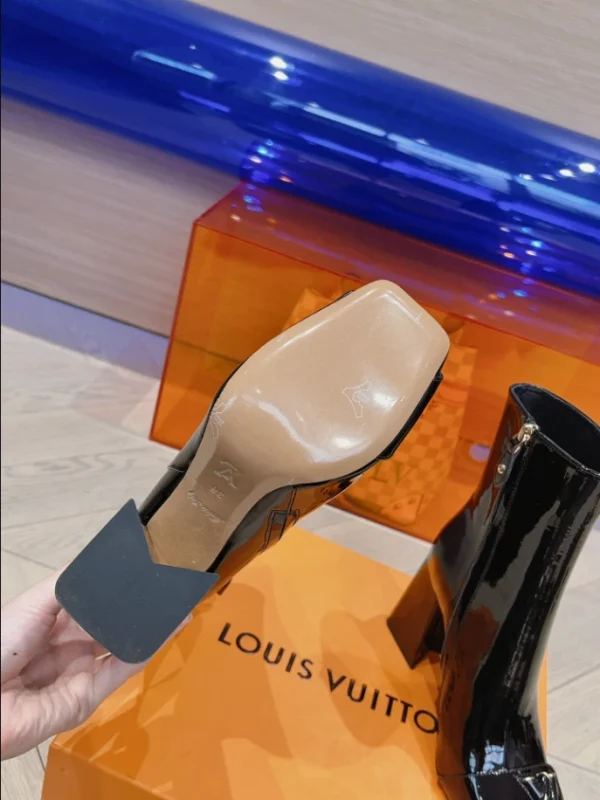 LOUIS VUITTON SHAKE ANKLE BOOT – WLS019 - Image 7